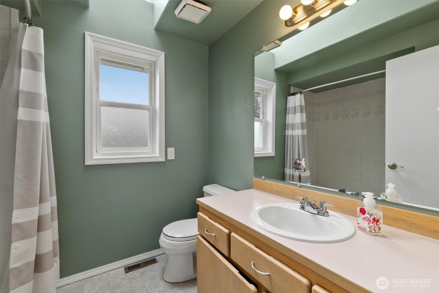 11413 SE 219th Place , Kent, WA 98031