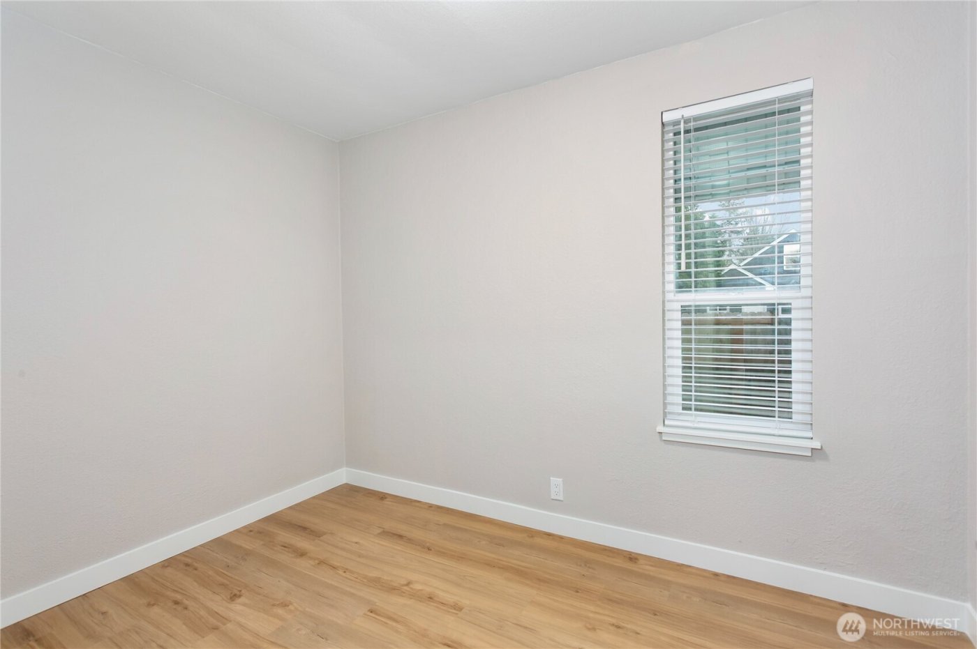 516 1/2 11th Street NW, Puyallup, WA 98371