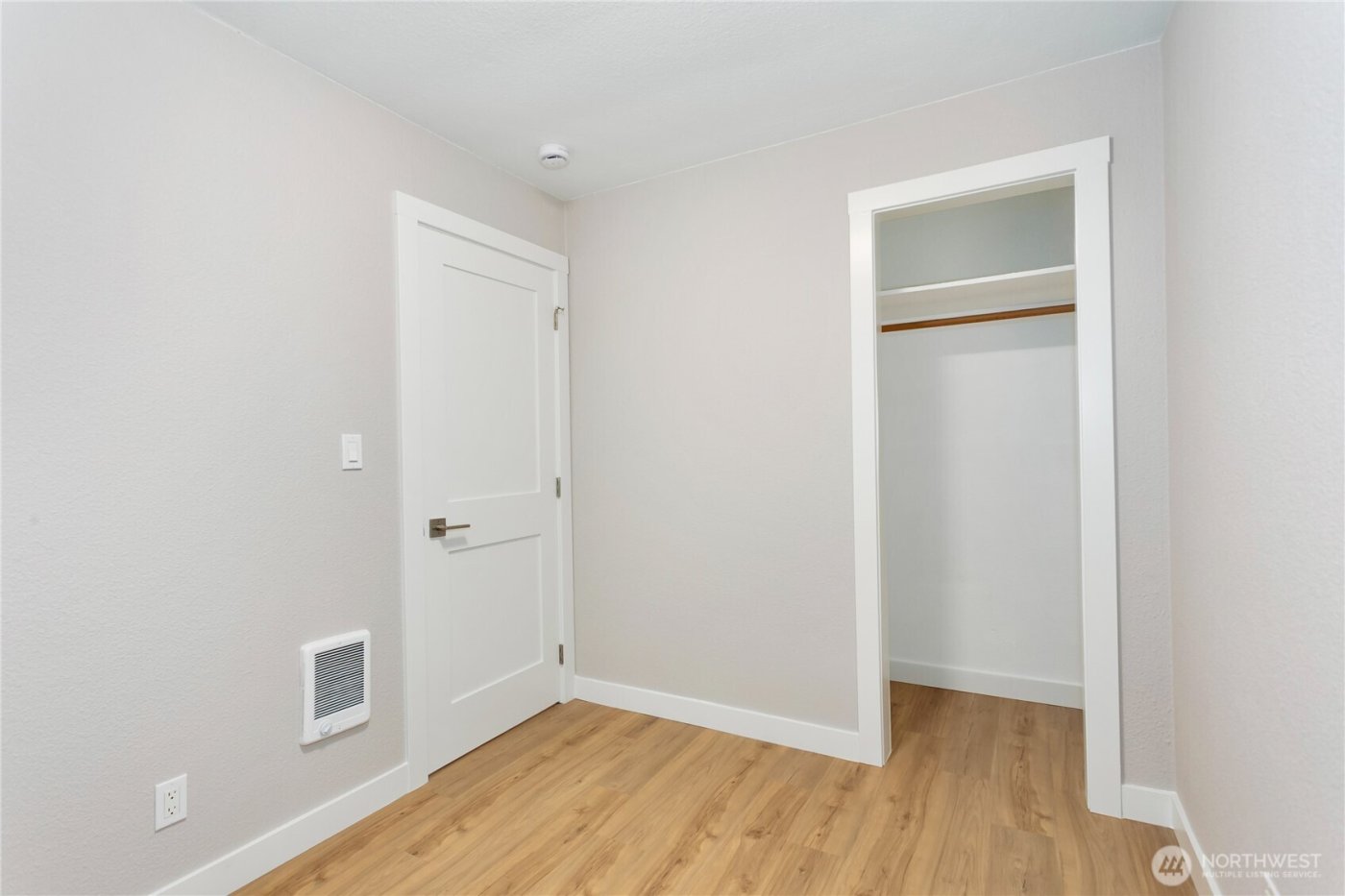 516 1/2 11th Street NW, Puyallup, WA 98371