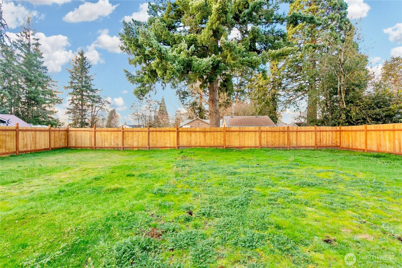 516 1/2 11th Street NW, Puyallup, WA 98371