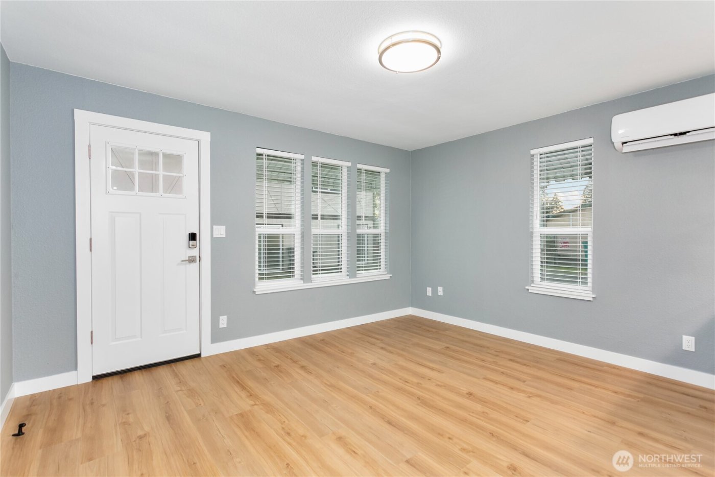 516 1/2 11th Street NW, Puyallup, WA 98371