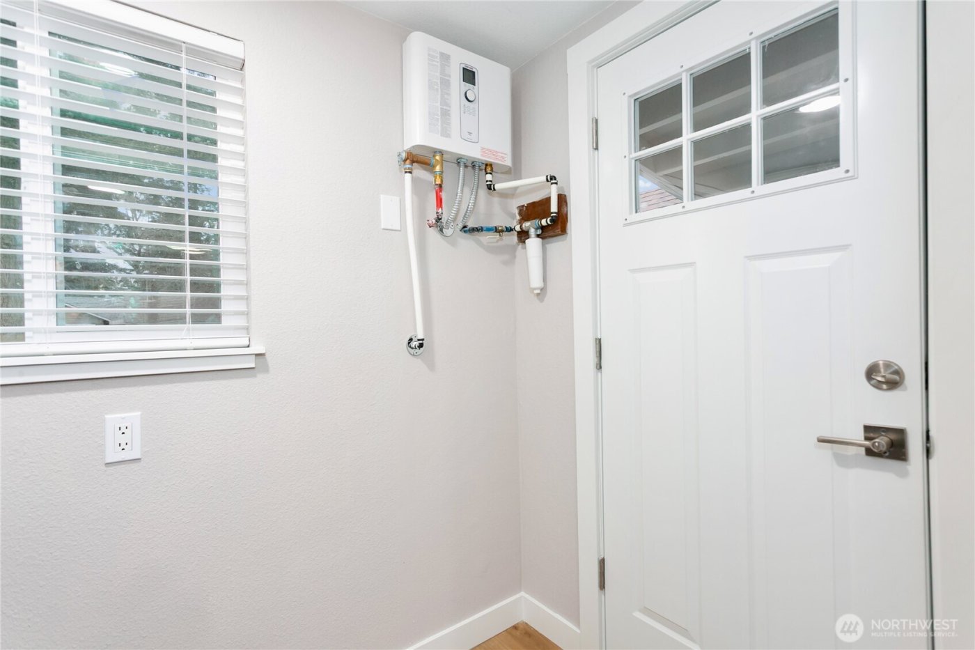 516 1/2 11th Street NW, Puyallup, WA 98371