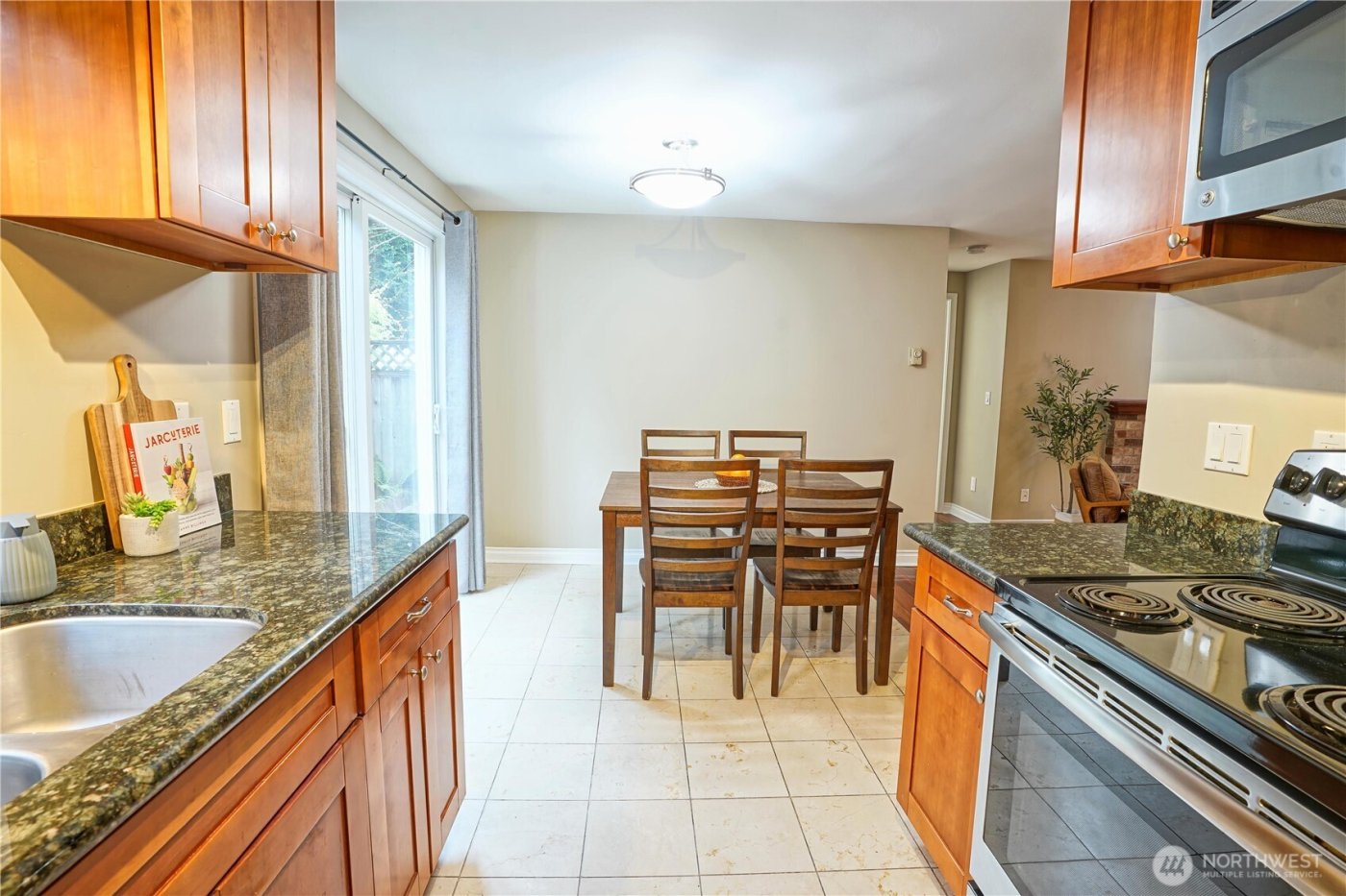 633 NW 85th Street #102, Seattle, WA 98117