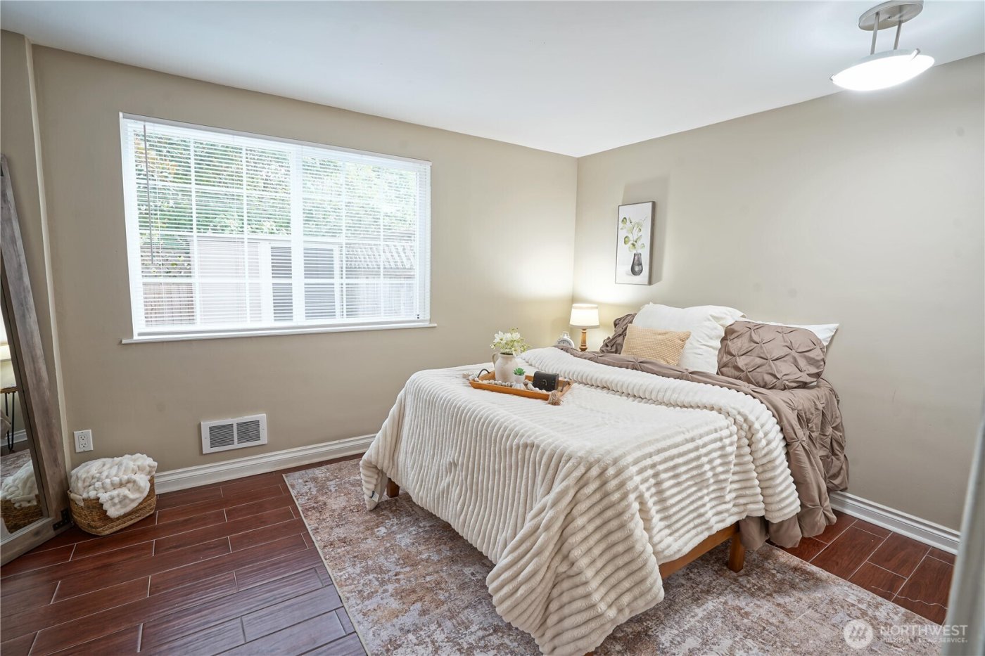 633 NW 85th Street #102, Seattle, WA 98117