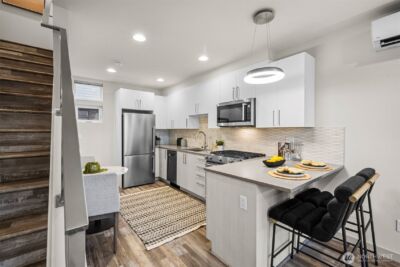 728 N 43rd Street , Seattle, WA 98103 - Photo 10