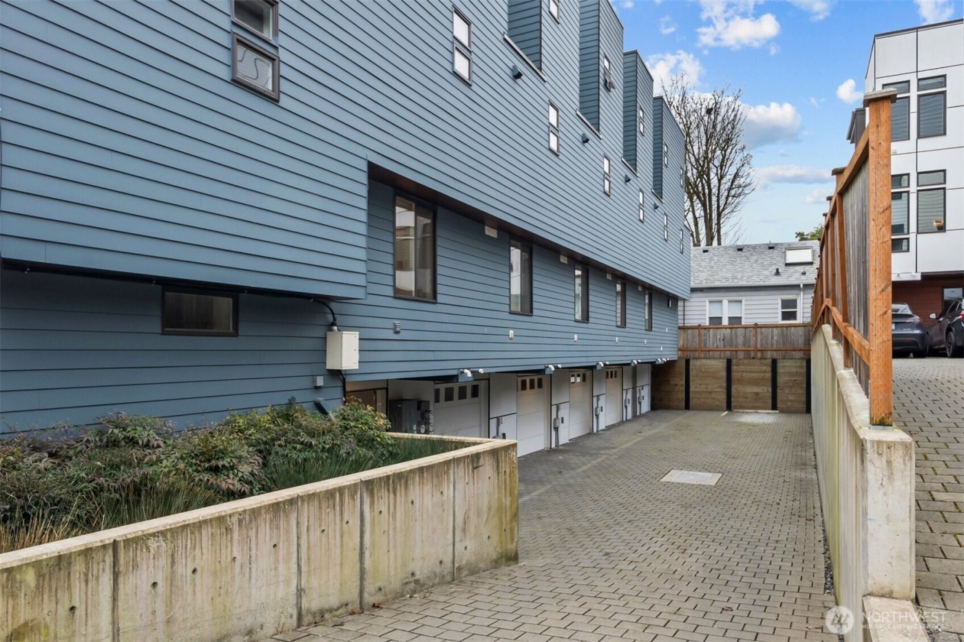 728 N 43rd Street , Seattle, WA 98103