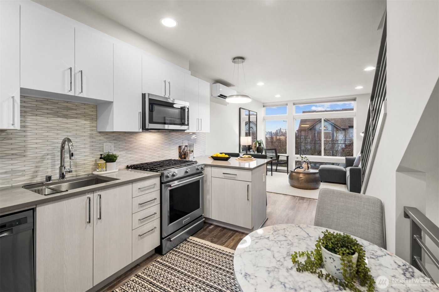 728 N 43rd Street , Seattle, WA 98103