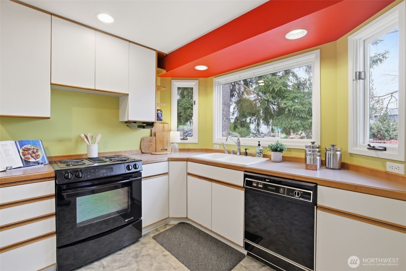 5401 S Angeline Street #102, Seattle, WA 98118-1534