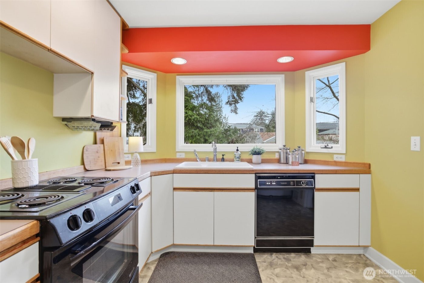 5401 S Angeline Street #102, Seattle, WA 98118-1534