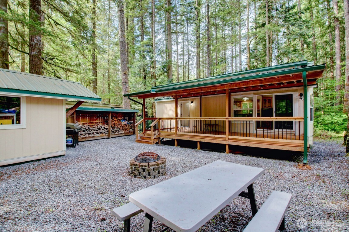 20 Goldrush Road , Deming, WA 98244