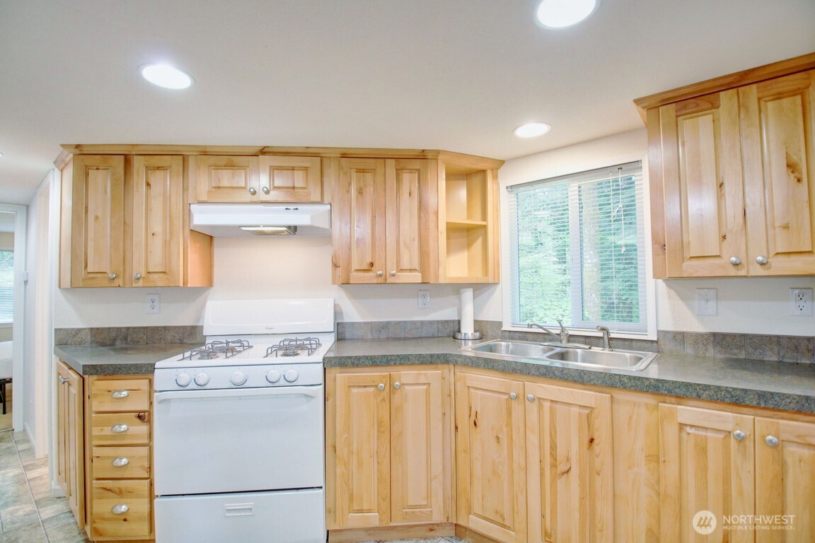 20 Goldrush Road , Deming, WA 98244