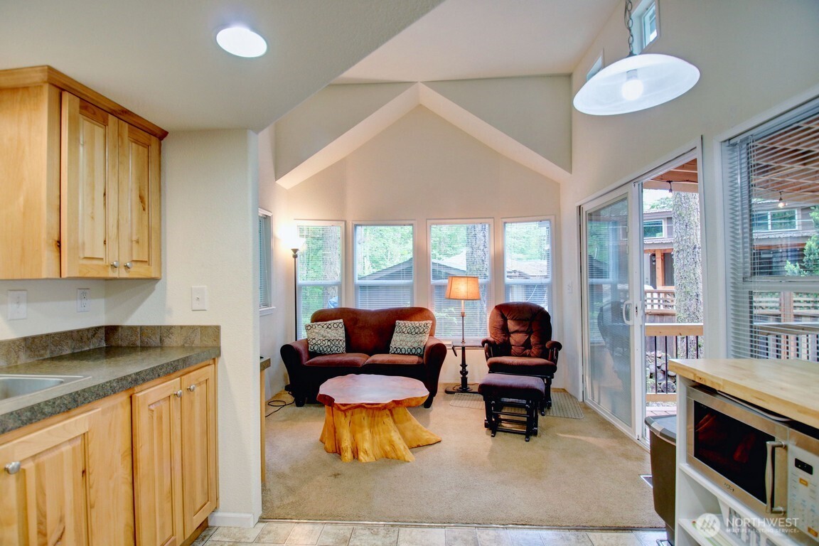 20 Goldrush Road , Deming, WA 98244