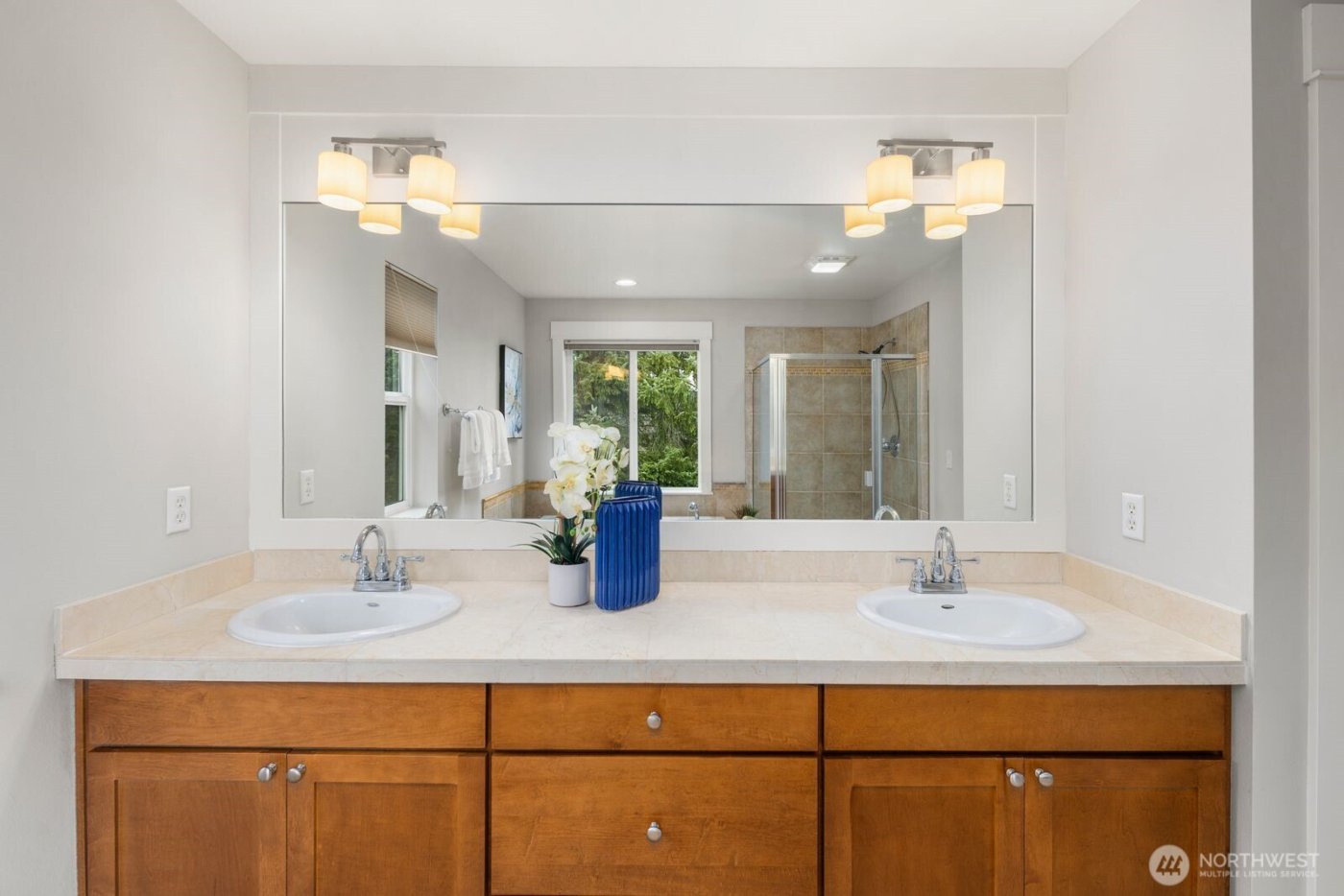 5620 NE 6th Place , Renton, WA 98059-4983