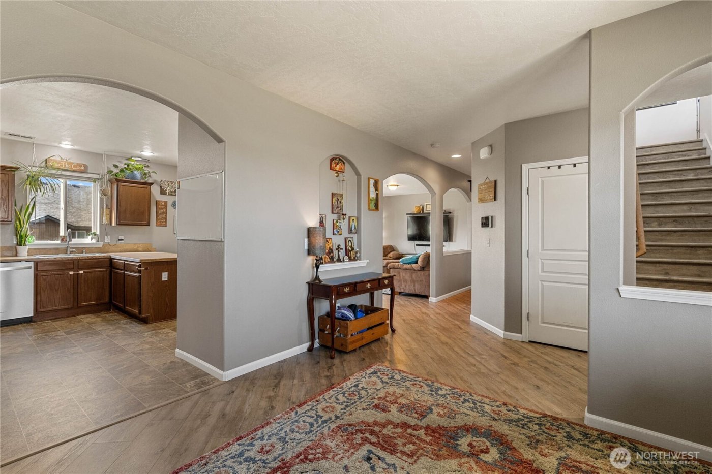 800 S Hamilton Road , Moses Lake, WA 98837