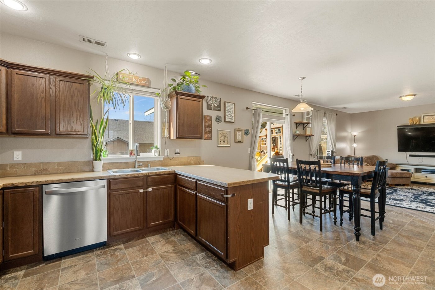 800 S Hamilton Road , Moses Lake, WA 98837