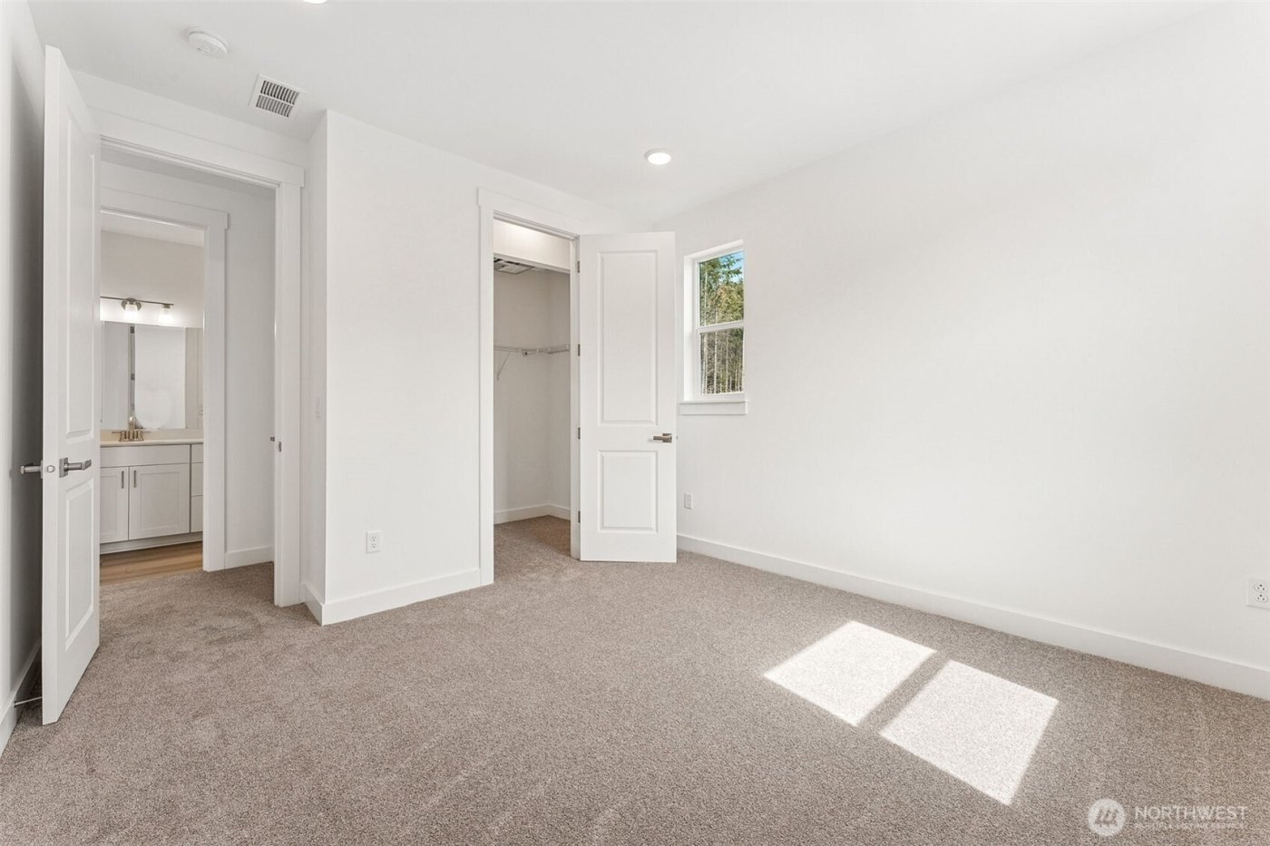 15710 210th Avenue E #311, Bonney Lake, WA 98391