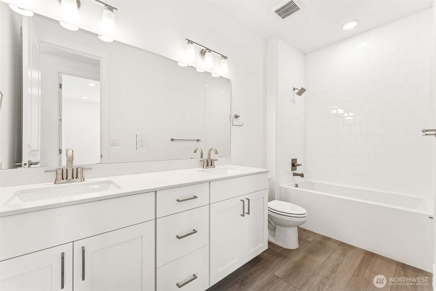 15710 210th Avenue E #311, Bonney Lake, WA 98391