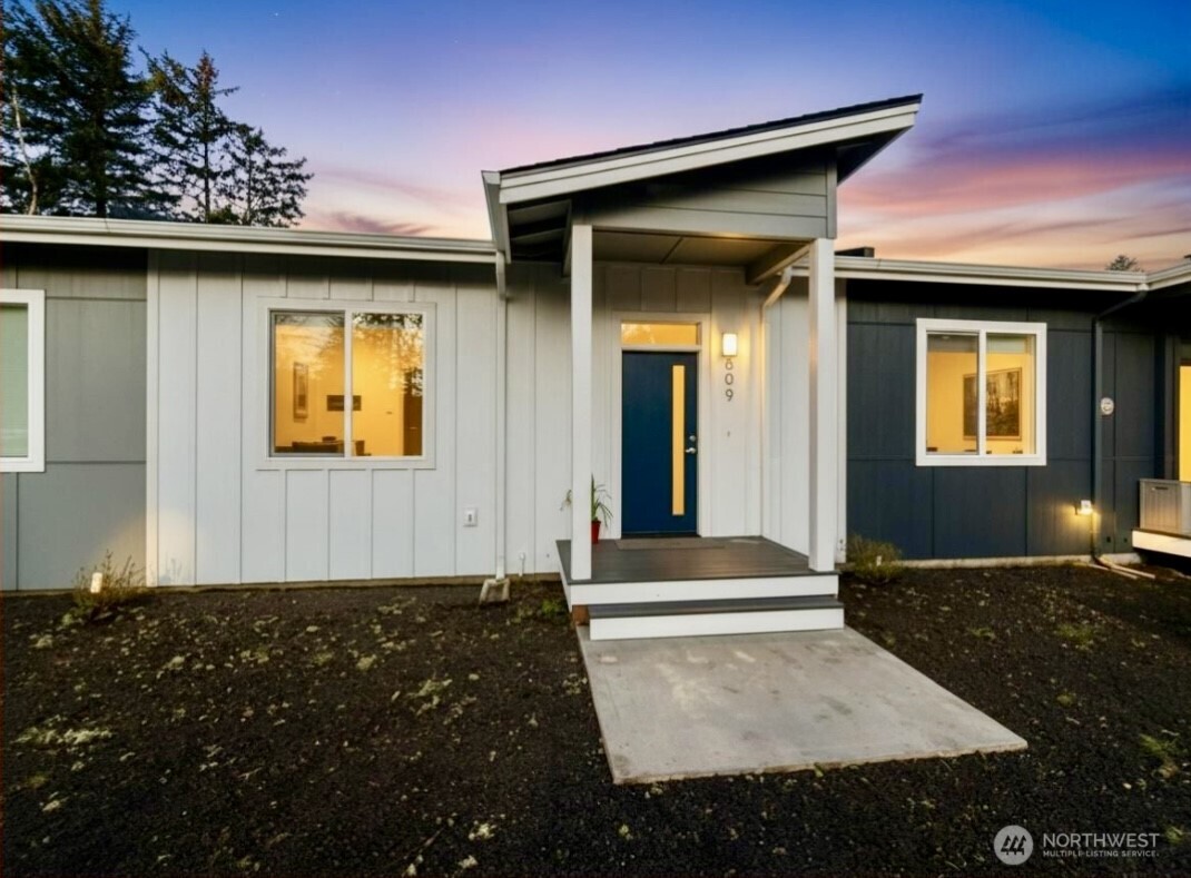 609 Sunset Avenue NE, Ocean Shores, WA 98569
