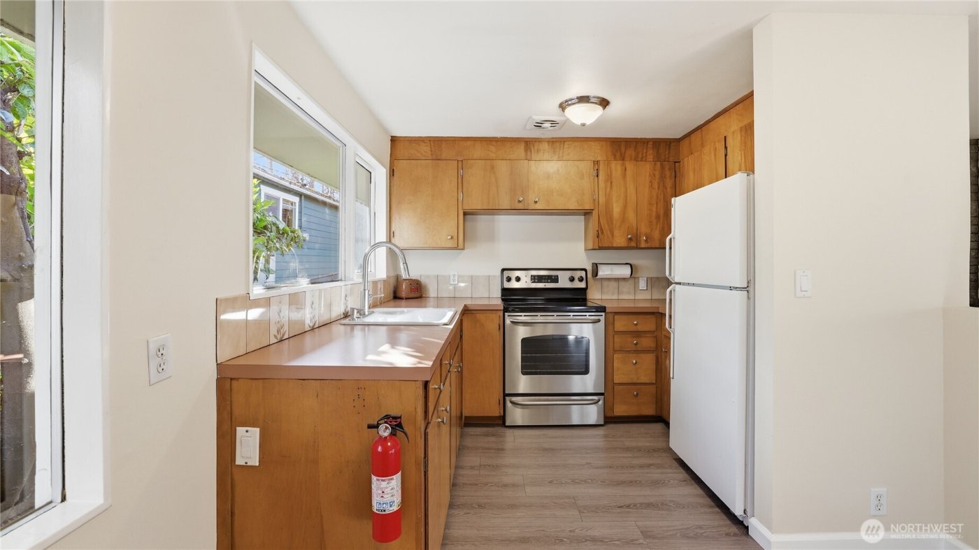 4721 26th Avenue SW, Seattle, WA 98106-1322