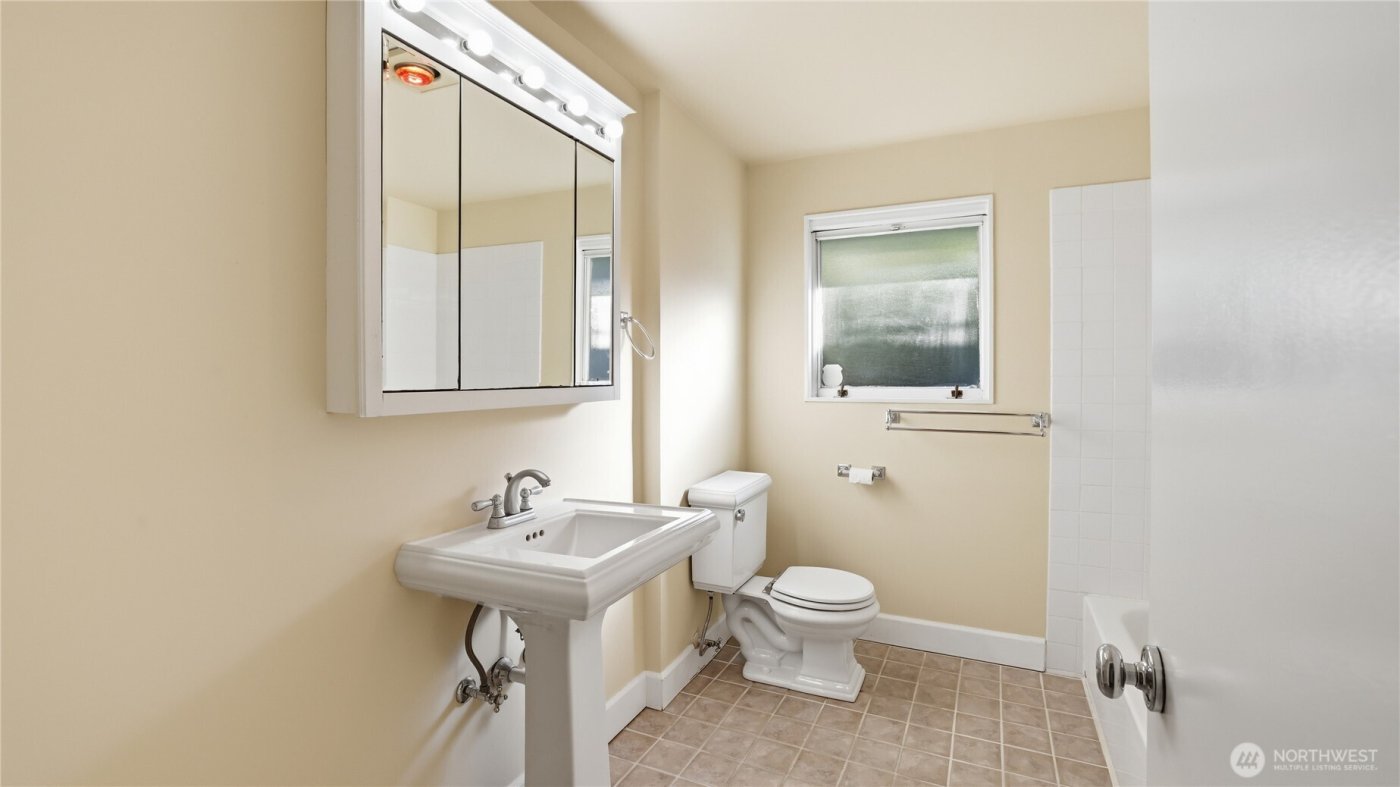 4721 26th Avenue SW, Seattle, WA 98106-1322