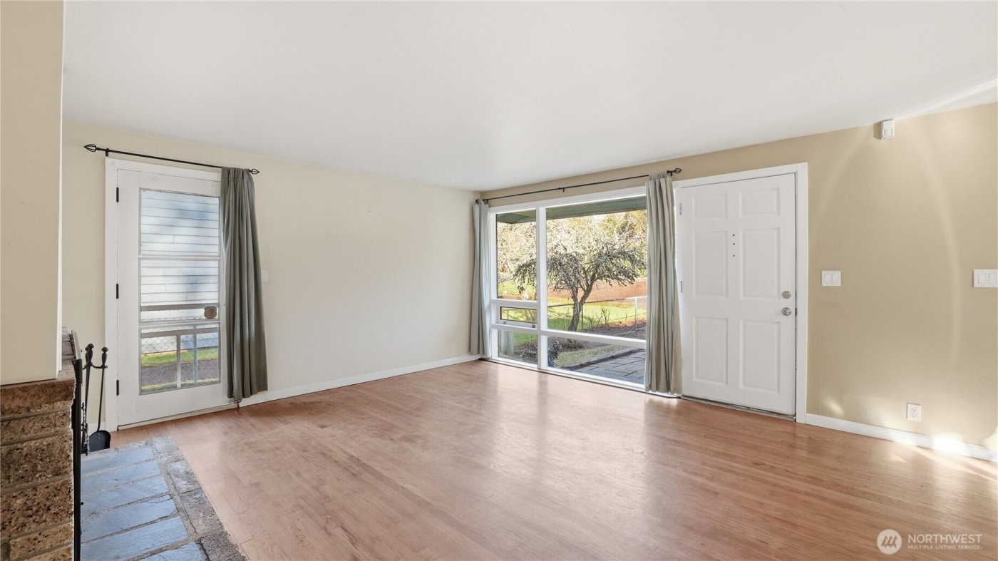 4721 26th Avenue SW, Seattle, WA 98106-1322