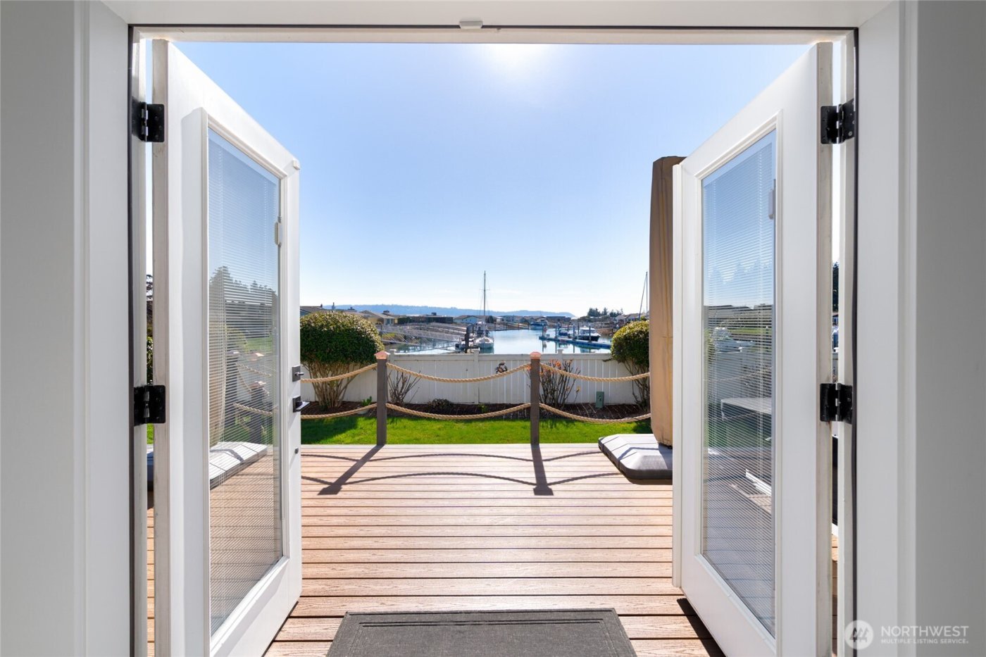 2251 Mariner Beach Drive , Oak Harbor, WA 98277