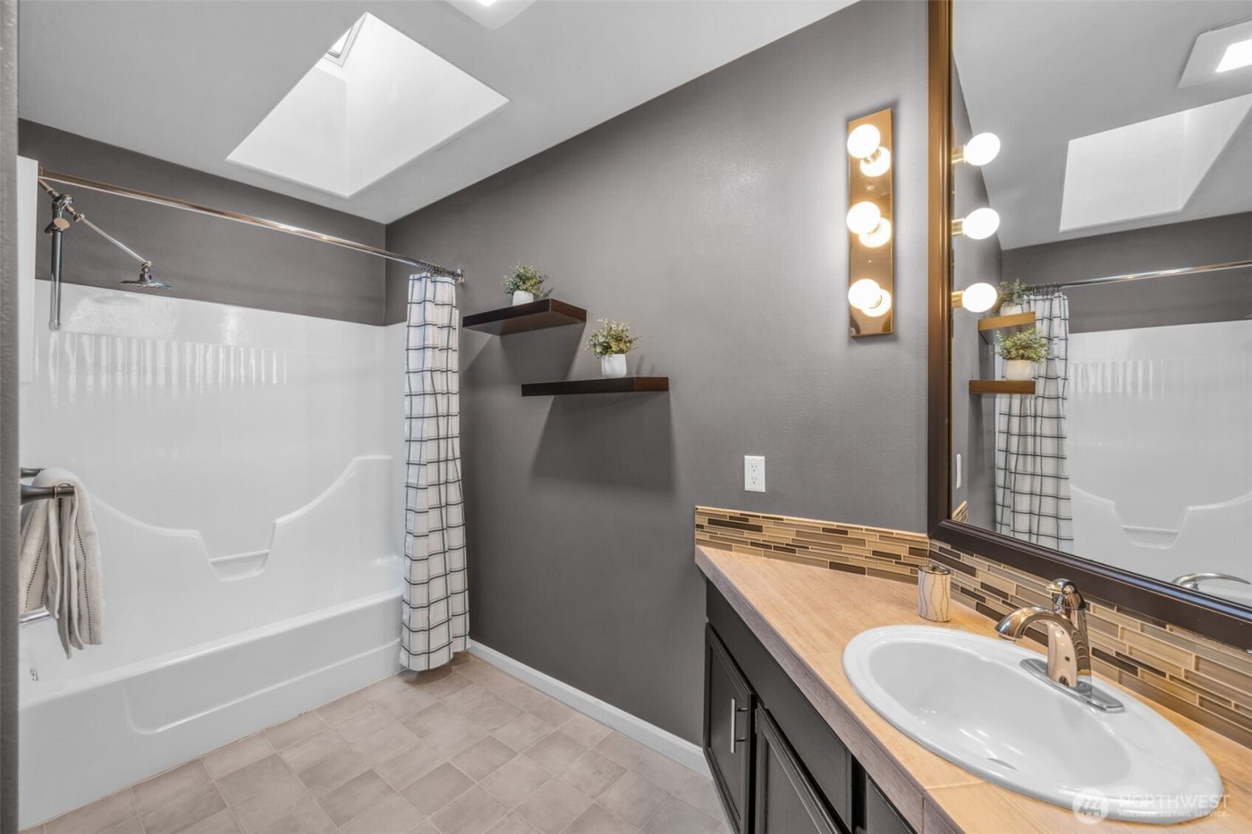 6121 140th Court NE, Redmond, WA 98052