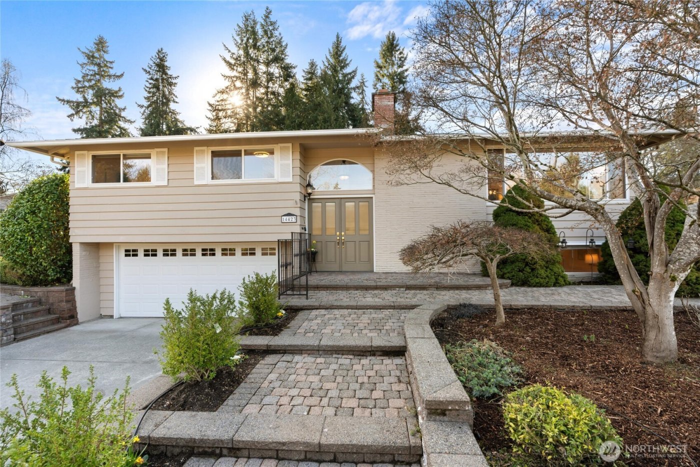 14423 75th Avenue NE, Kirkland, WA 98034-4930