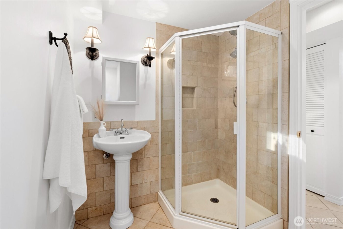 14423 75th Avenue NE, Kirkland, WA 98034-4930