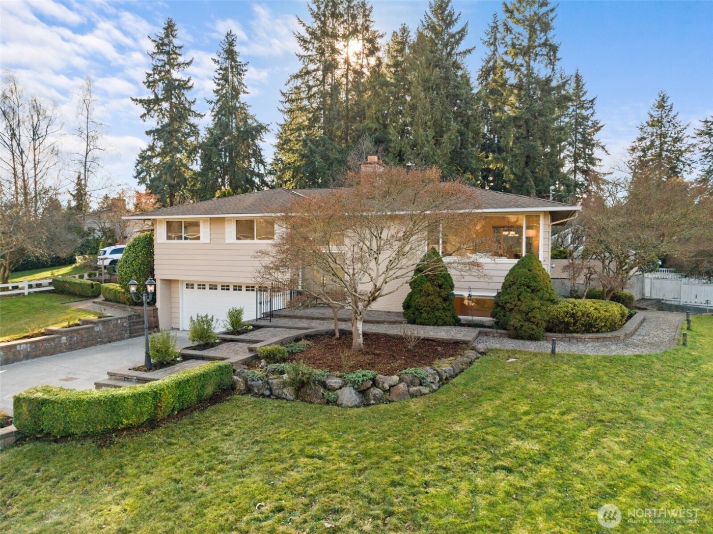 14423 75th Avenue NE, Kirkland, WA 98034-4930