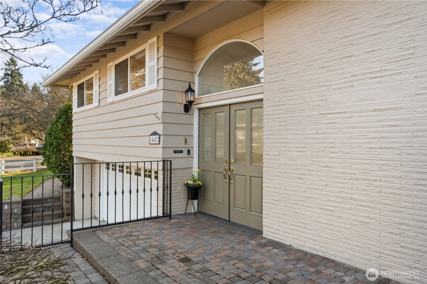 14423 75th Avenue NE, Kirkland, WA 98034-4930