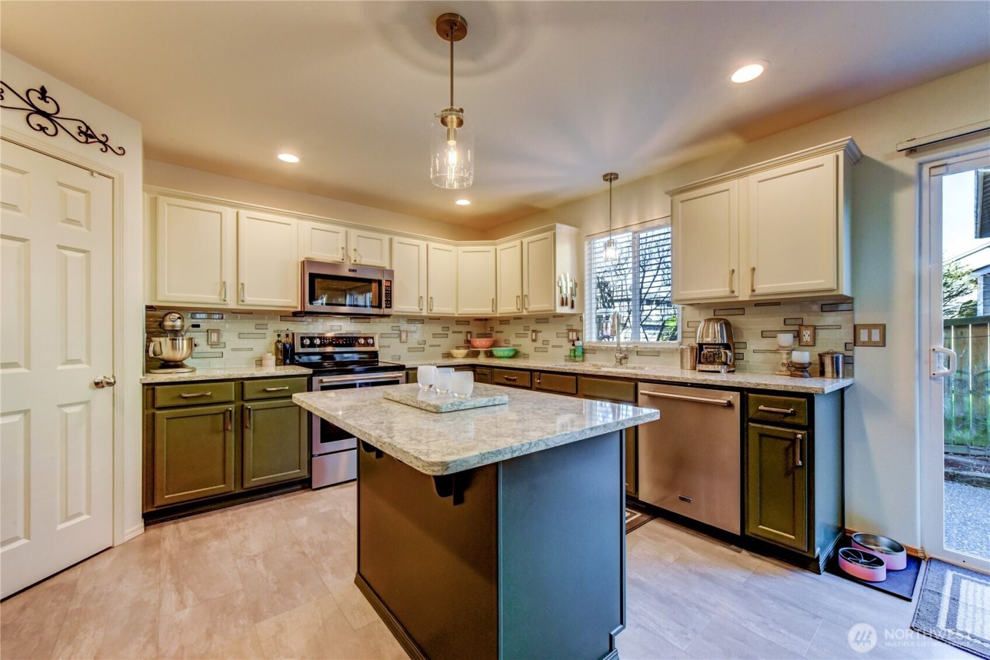 1523 151st Street SW, Lynnwood, WA 98087