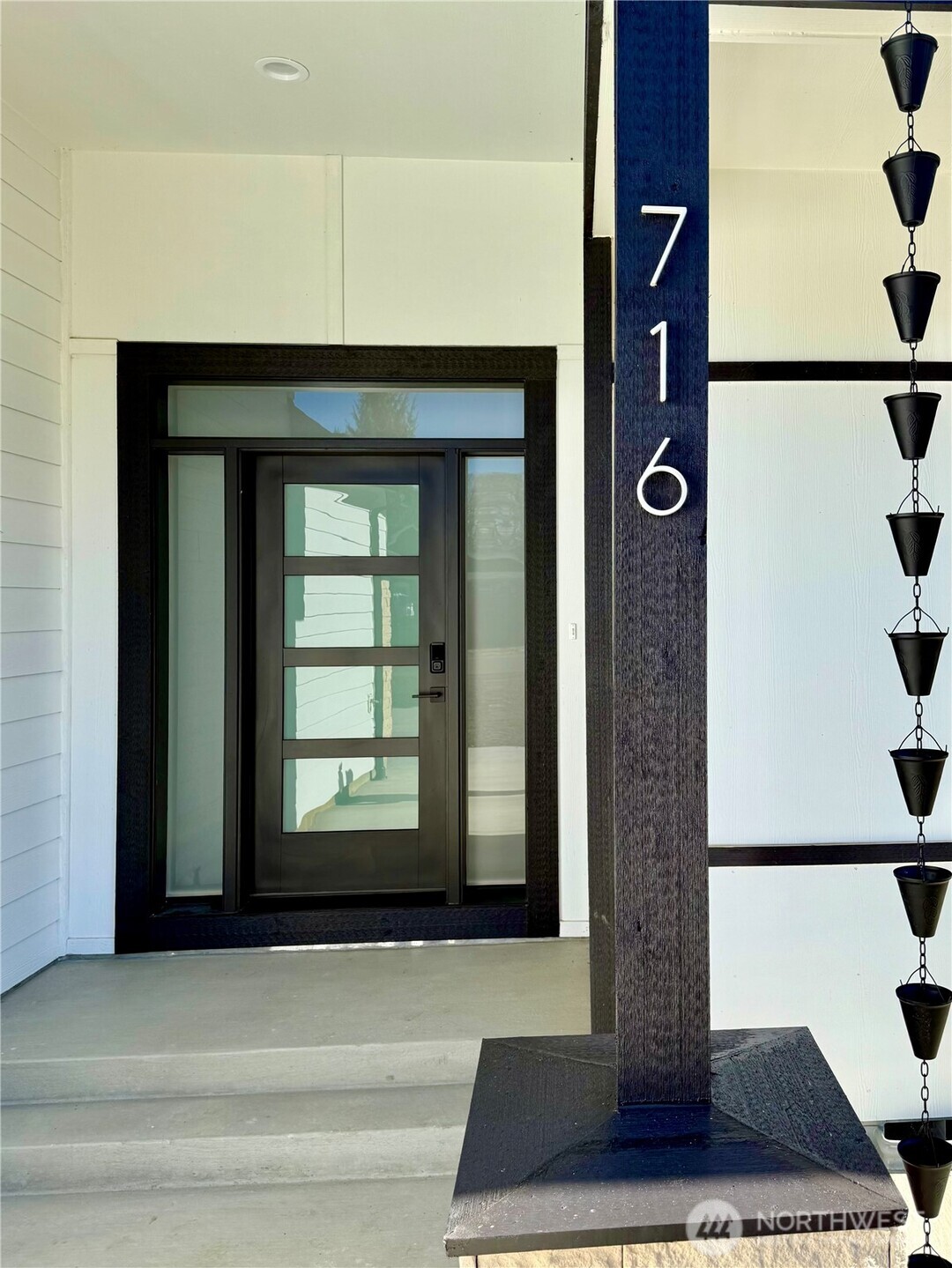 716 Island Circle SE, Ocean Shores, WA 98569