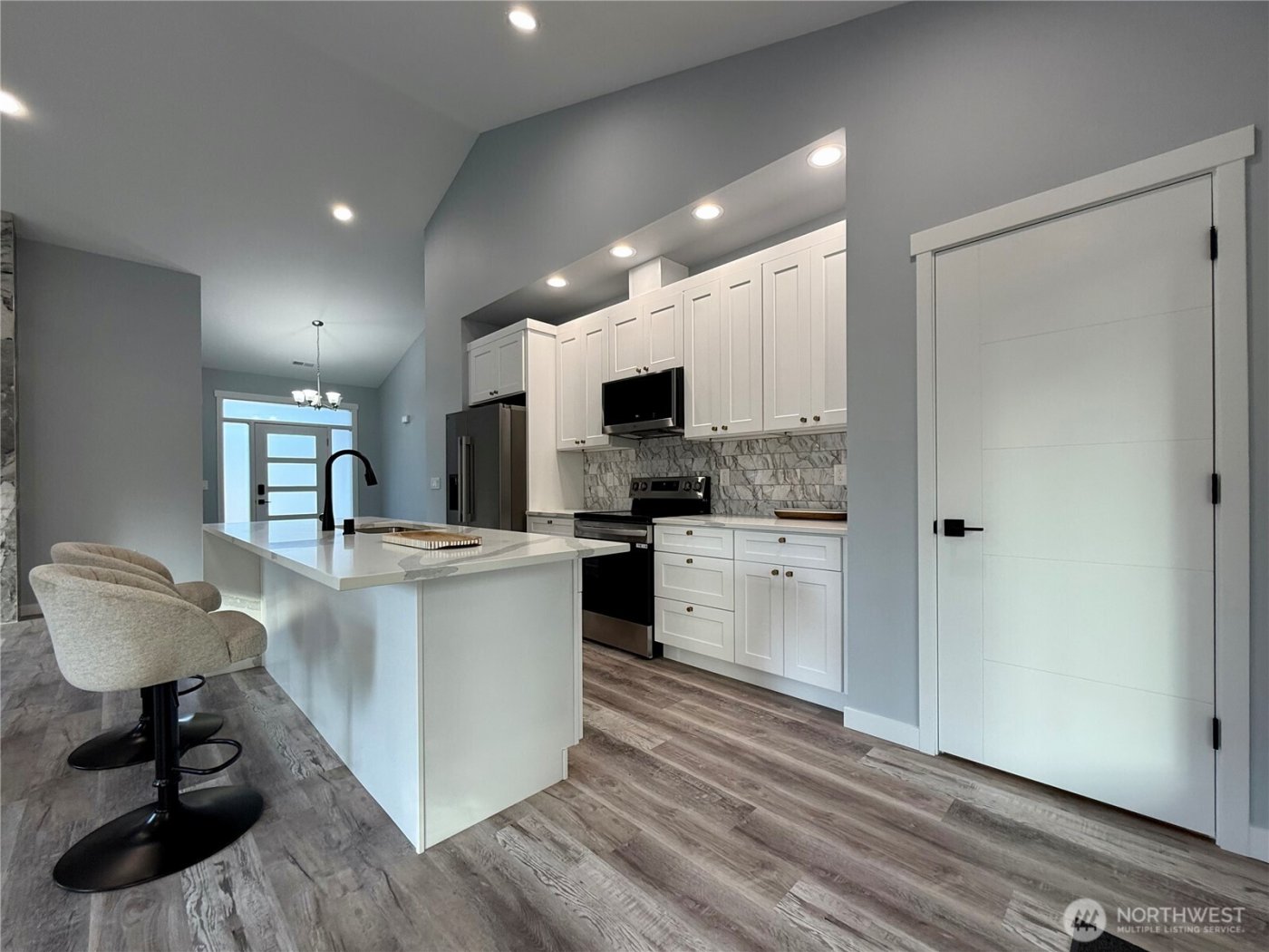 716 Island Circle SE, Ocean Shores, WA 98569