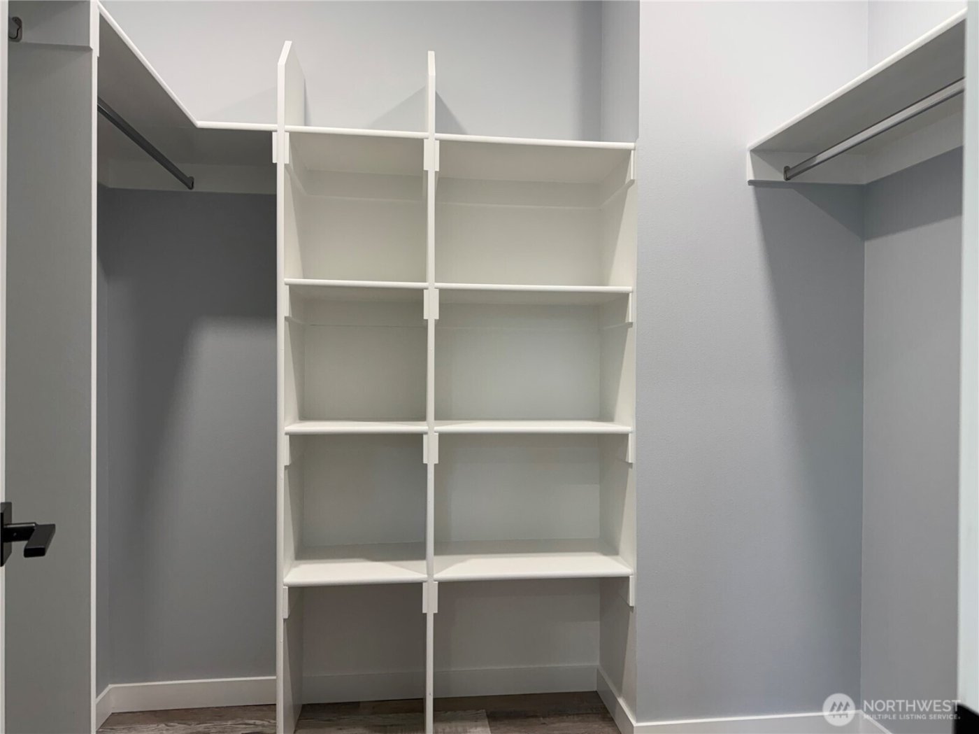 716 Island Circle SE, Ocean Shores, WA 98569