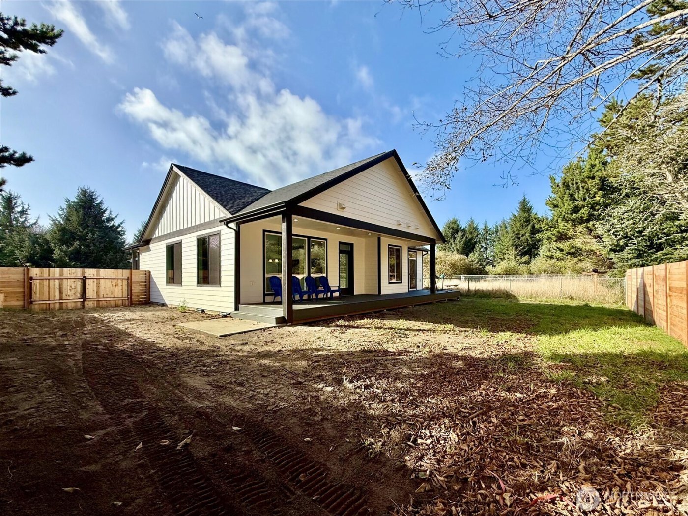 716 Island Circle SE, Ocean Shores, WA 98569