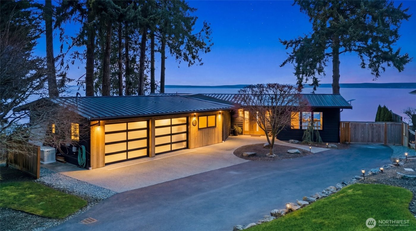 1067 Cavalero Road , Camano Island, WA 98282