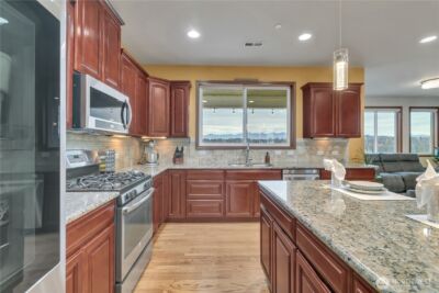 10908 177th Avenue Ct E, Bonney Lake, WA 98391 - Photo 7