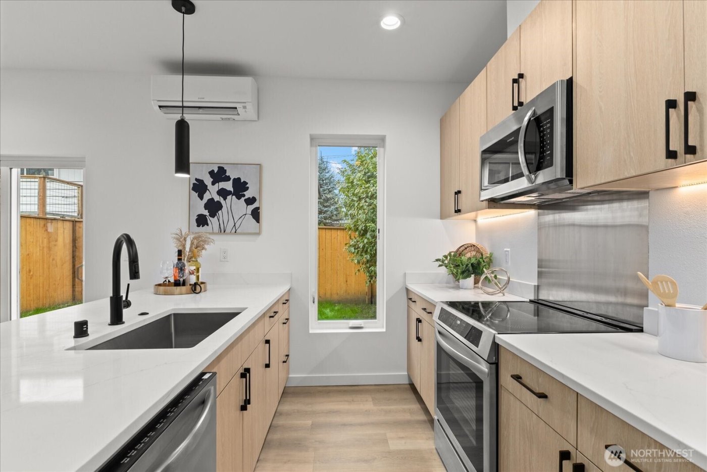 6530 18th Avenue SW #B, Seattle, WA 98106