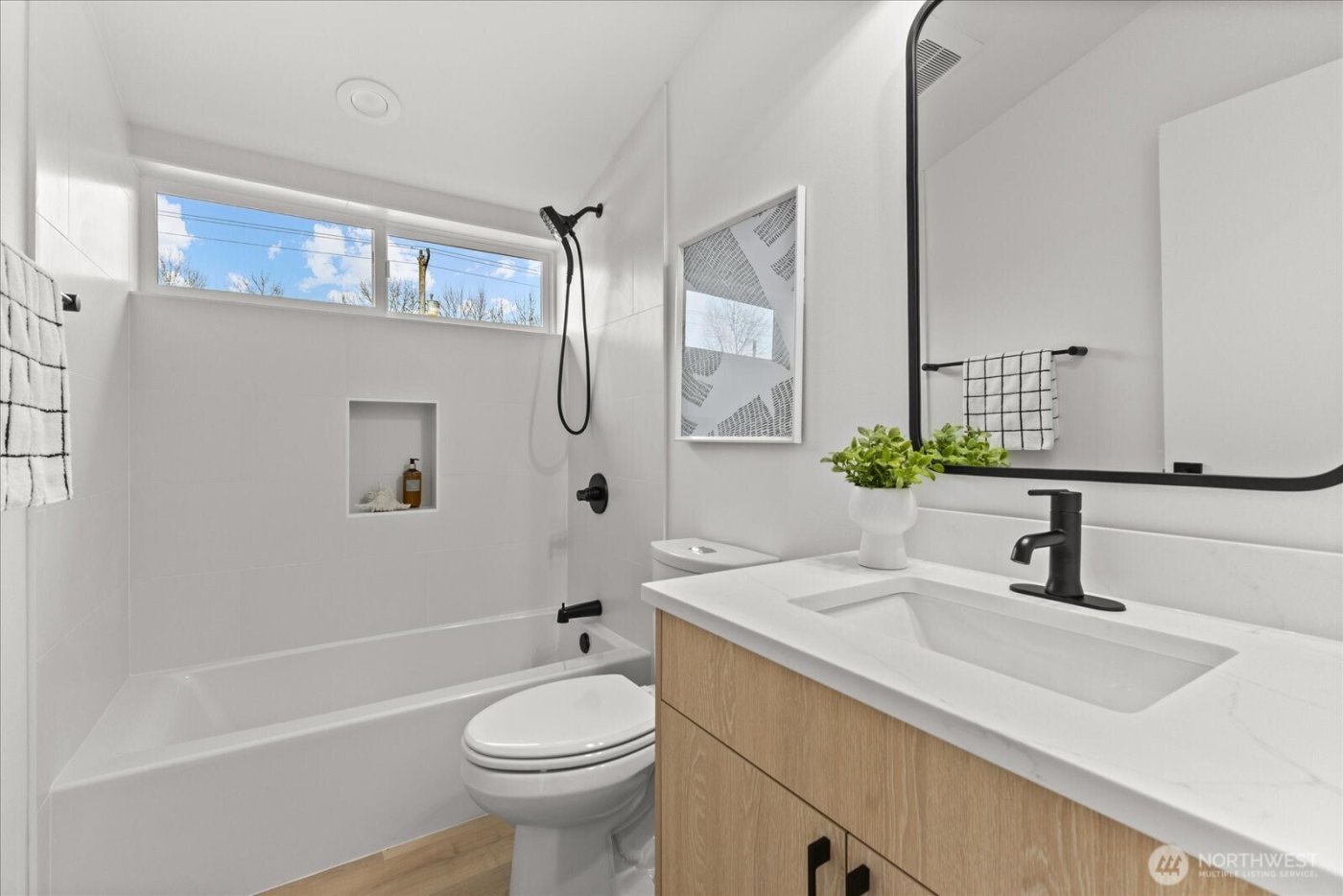 6530 18th Avenue SW #B, Seattle, WA 98106