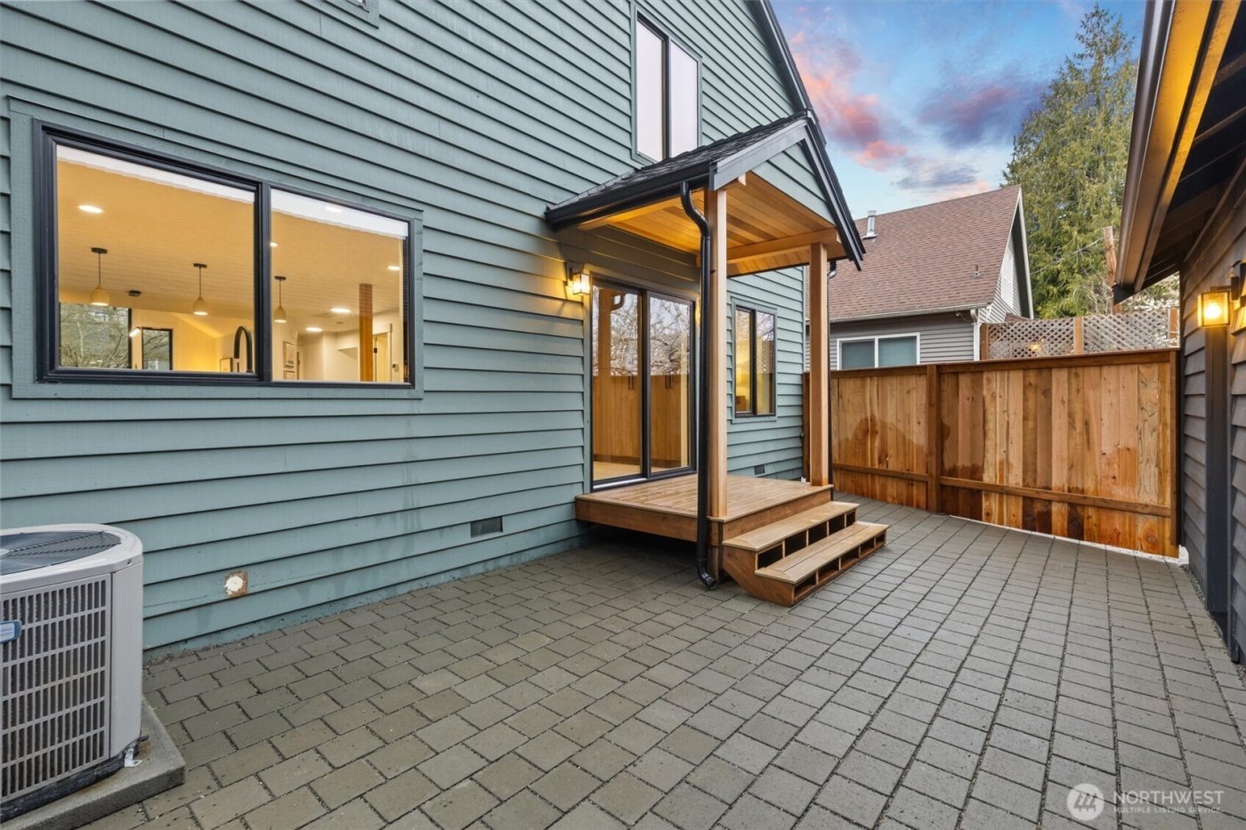 12562 17th Avenue NE, Seattle, WA 98125