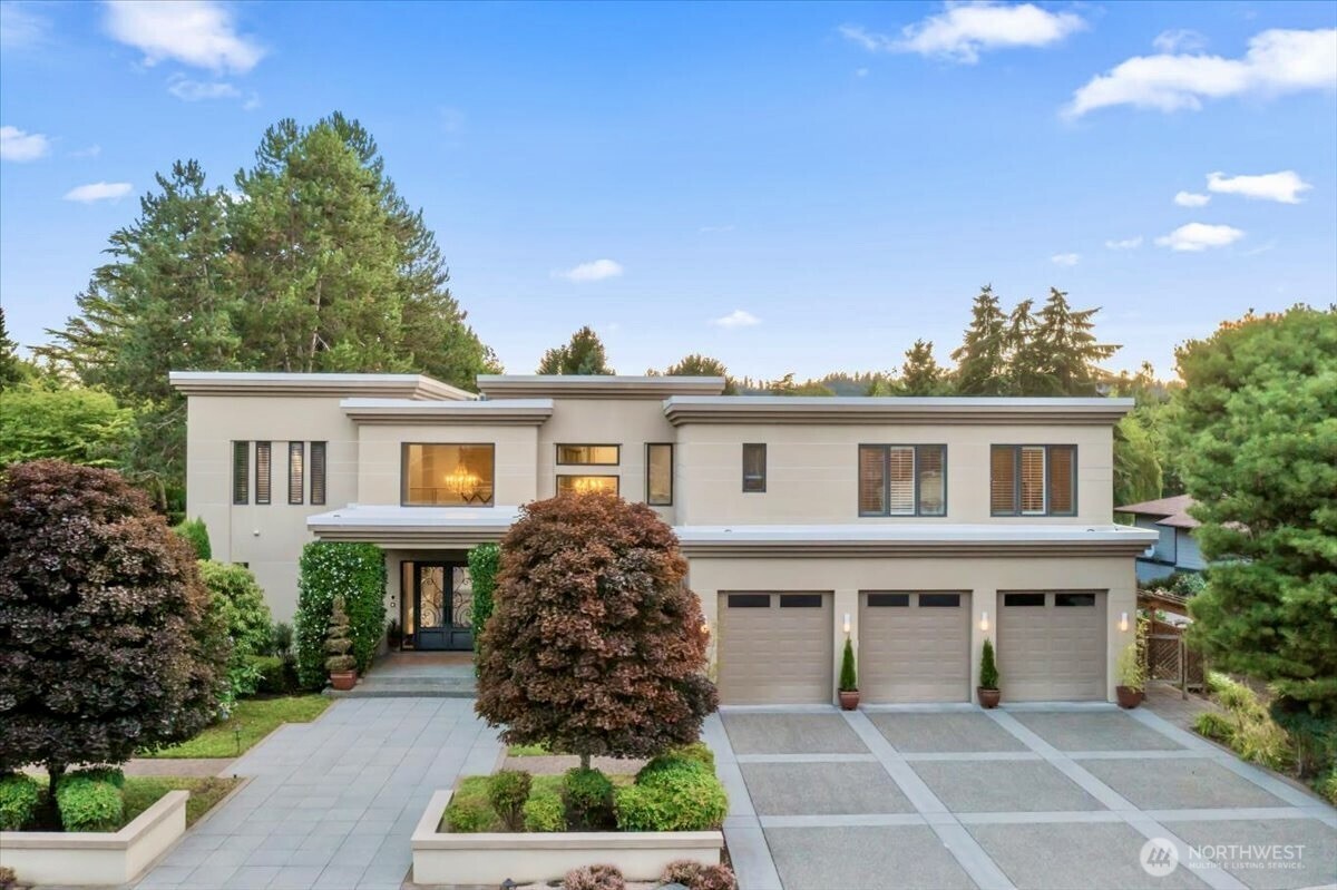 2 Crescent Key SE, Bellevue, WA 98006
