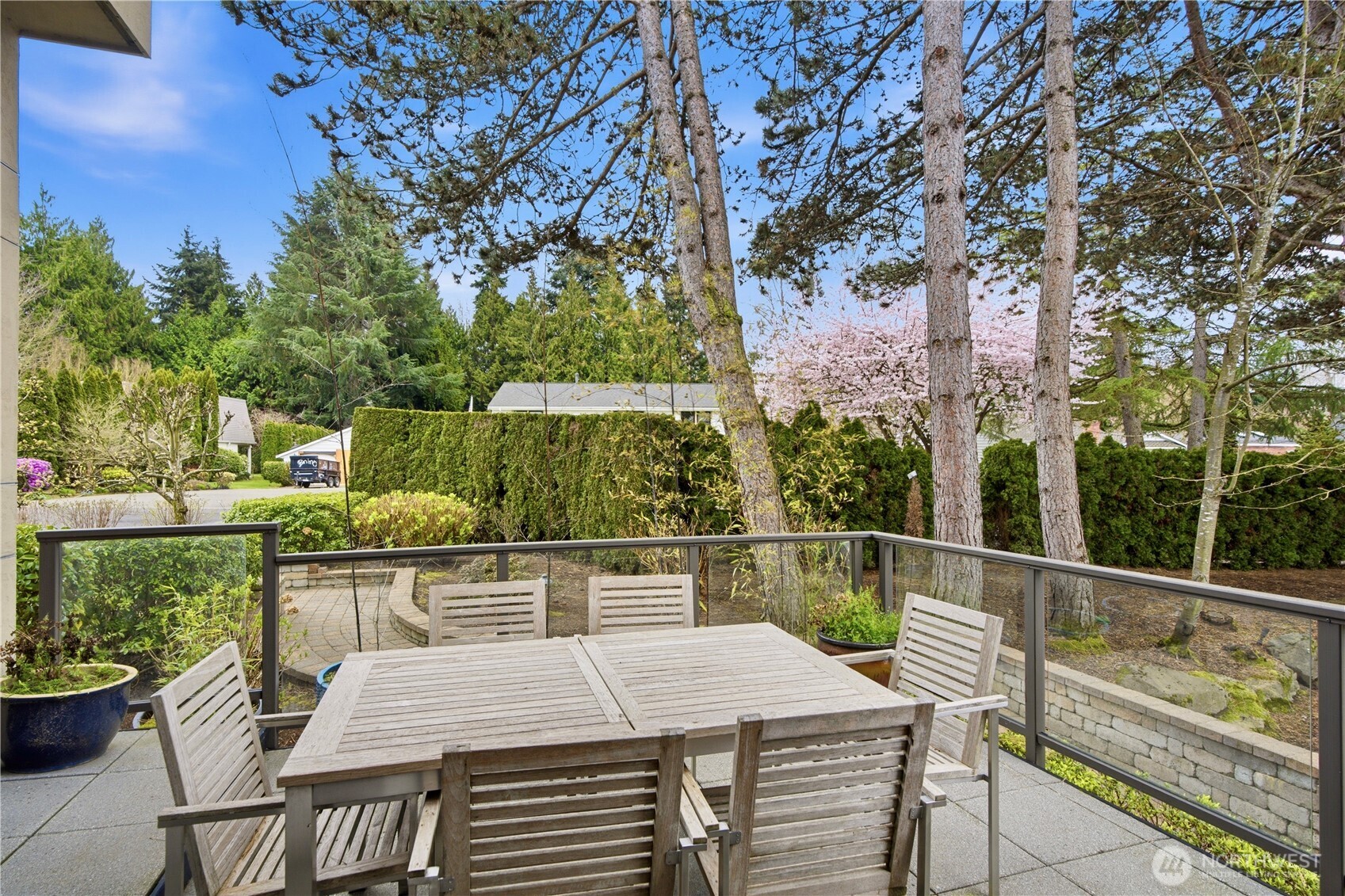 2 Crescent Key SE, Bellevue, WA 98006