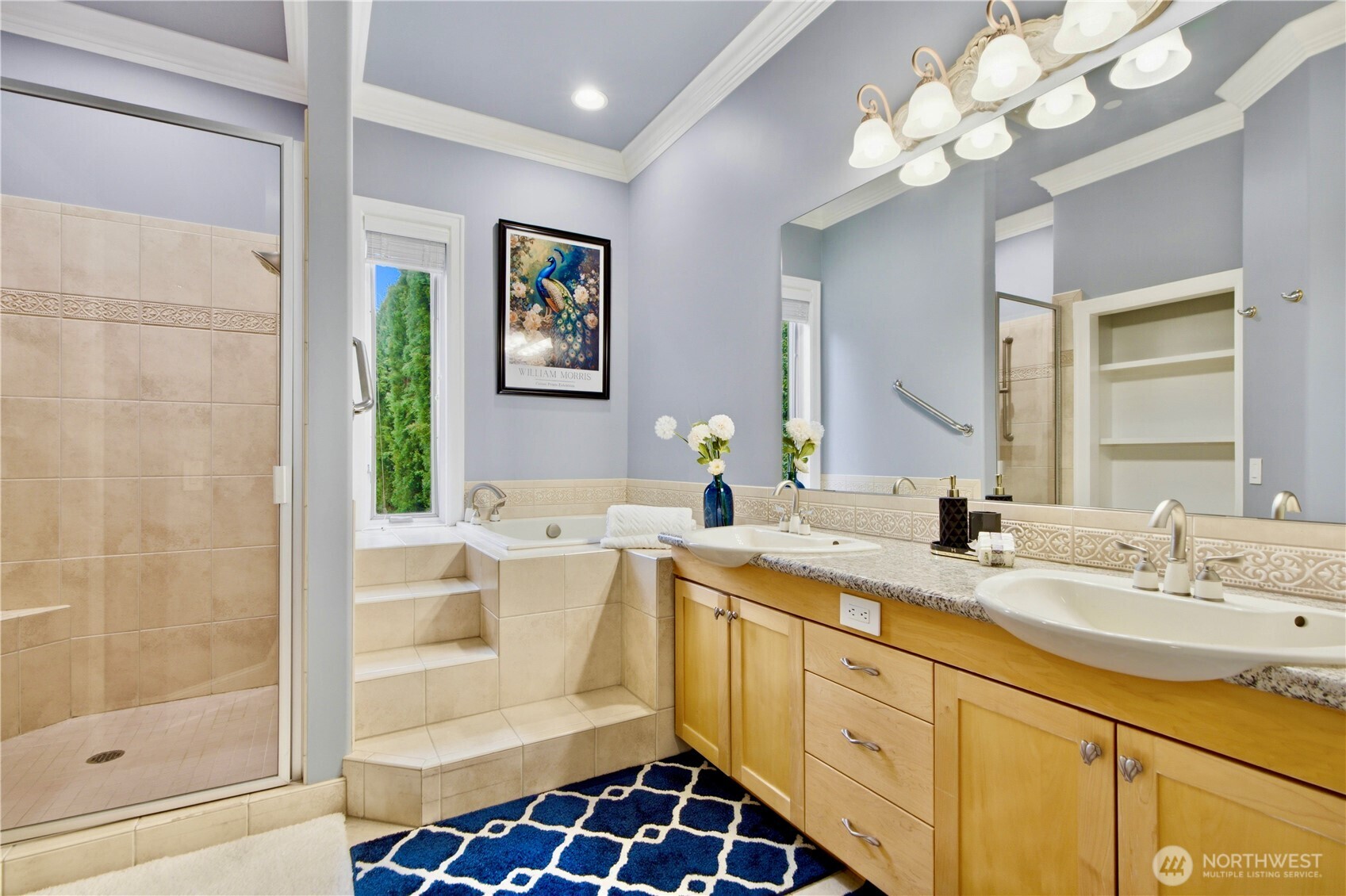 2 Crescent Key SE, Bellevue, WA 98006