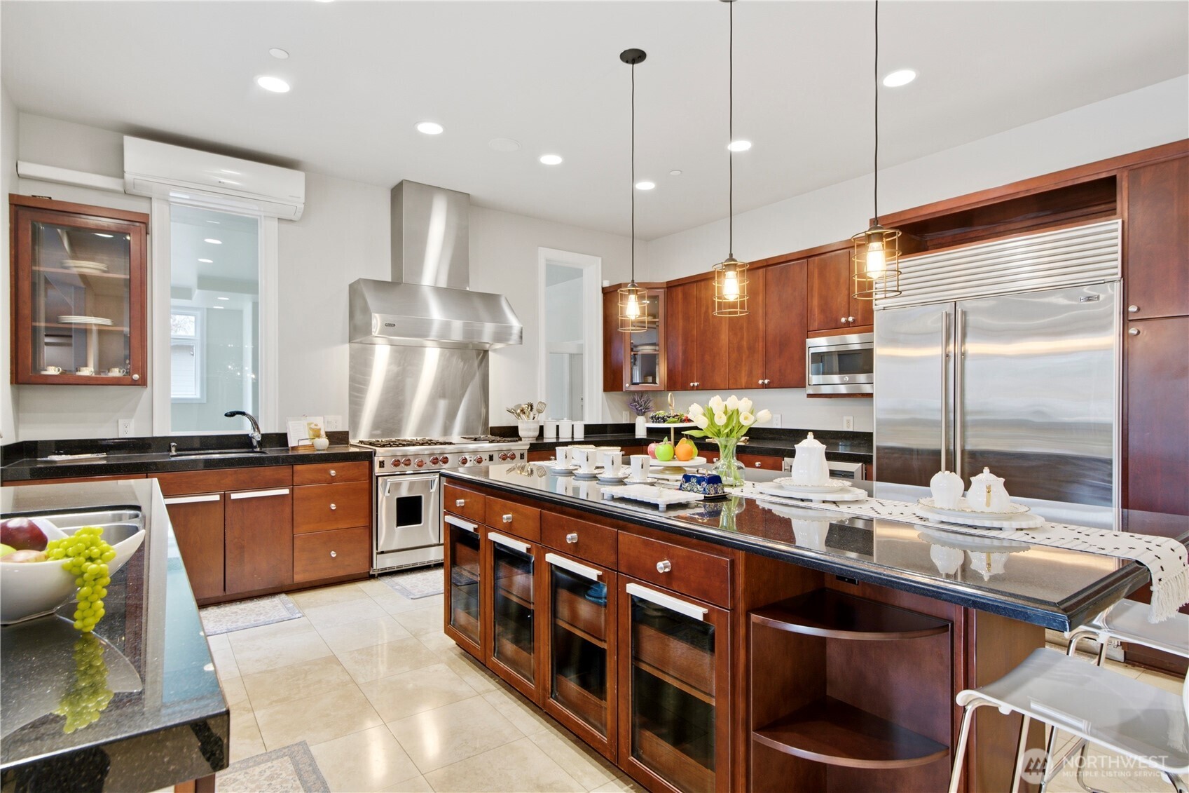 2 Crescent Key SE, Bellevue, WA 98006