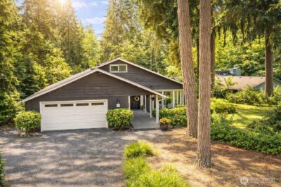 10761 Bill Point Crest NE, Bainbridge Island, WA 98110