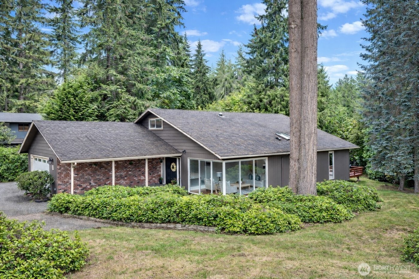 10761 Bill Point Crest NE, Bainbridge Island, WA 98110