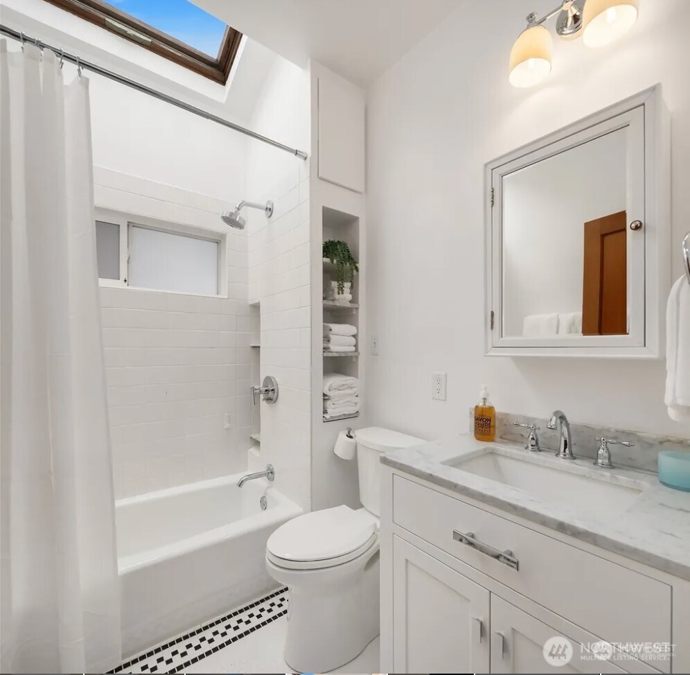 4748 4th Avenue NE, Seattle, WA 98105