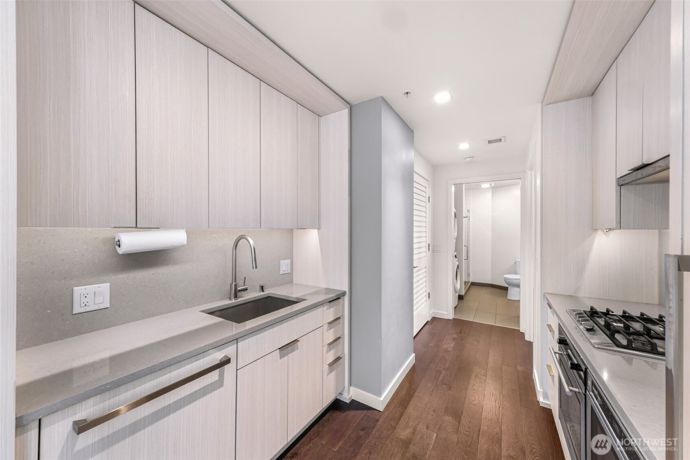 590 1st Avenue S #810, Seattle, WA 98104