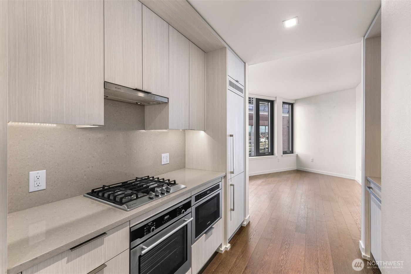 590 1st Avenue S #810, Seattle, WA 98104